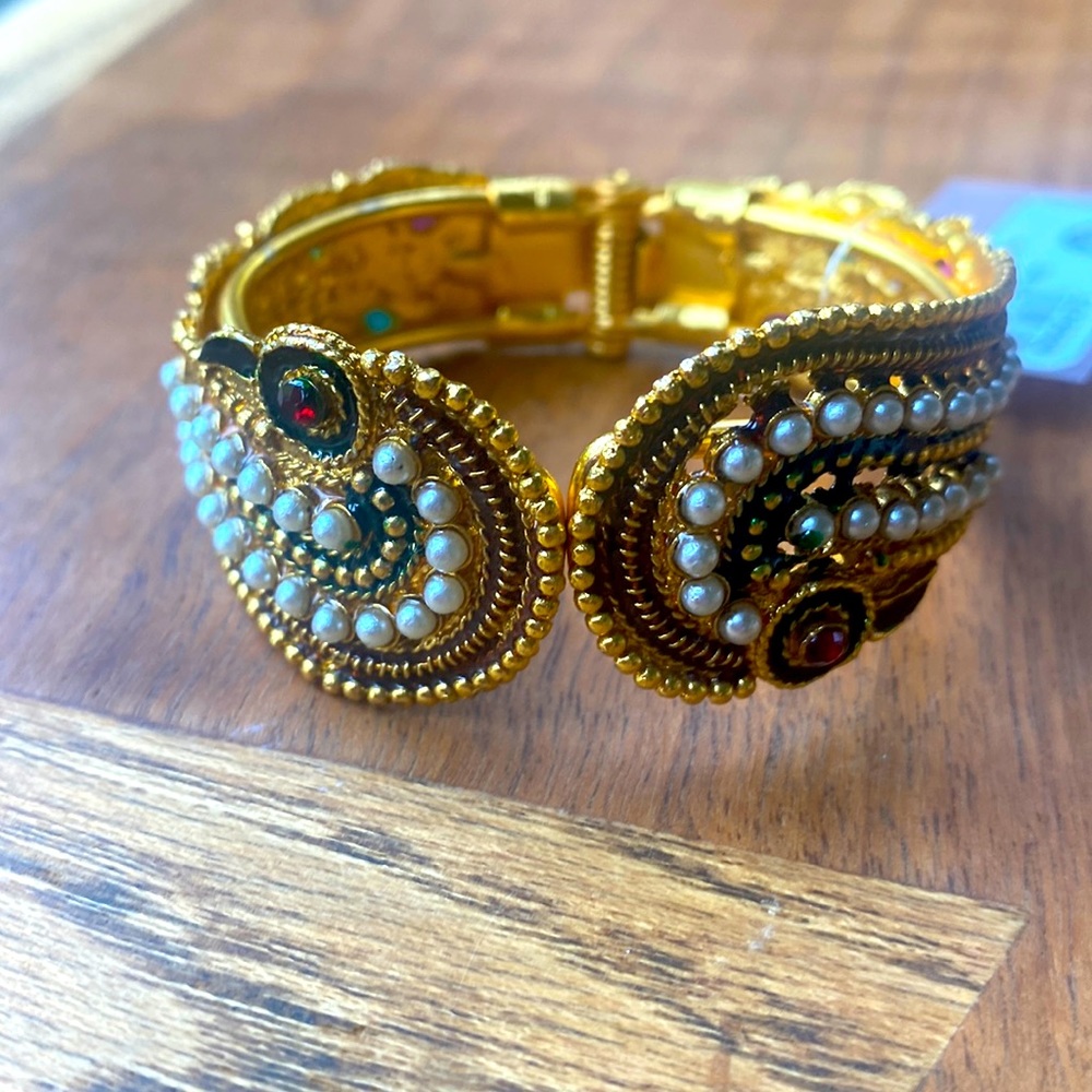 Indian Asia ornate pearl spring Bracelet